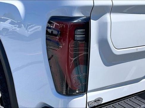 Used 2025 GMC Sierra 2500 AT4 w/ AT4 Premium Plus Package AWD/4WD image 22
