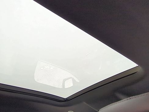 Used 2023 Land Rover Defender 110 X-Dynamic SE image 22