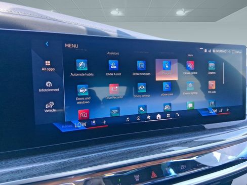 New 2026 BMW 750e xDrive image 24