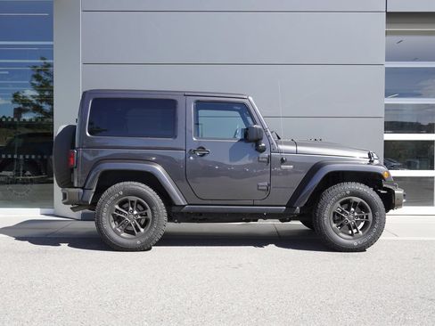 Used 2017 Jeep Wrangler Sahara AWD/4WD image 7