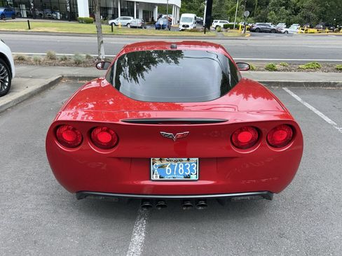 Used 2005 Chevrolet Corvette Coupe w/ Preferred Equipment Group RWD image 8