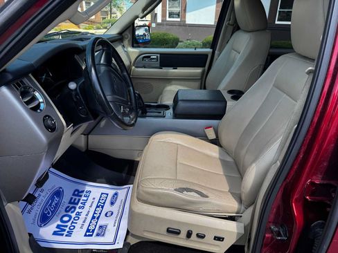 Used 2016 Ford Expedition XLT w/ Equipment Group 202A AWD/4WD image 2