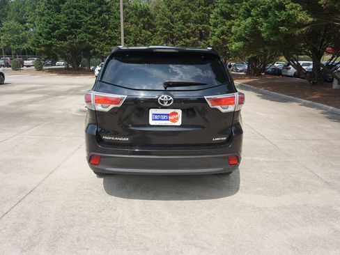 Used 2015 Toyota Highlander Limited w/ Driver Technology Package FWD image 24