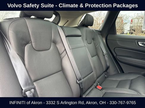 Used 2021 Volvo XC60 T5 Momentum w/ Premium Package image 34