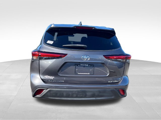 Used 2023 Toyota Highlander XLE AWD/4WD image 4