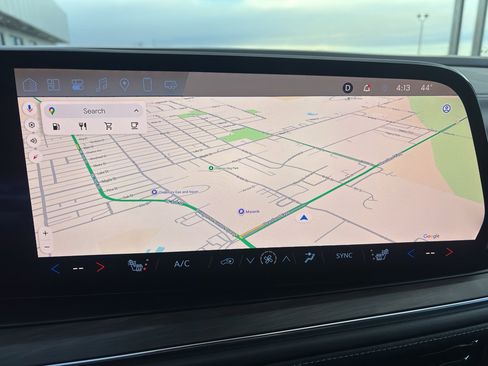 Used 2025 Chevrolet Suburban Z71 image 23