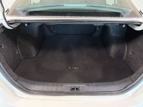 Used 2025 Nissan Altima 2.5 SV FWD image 25