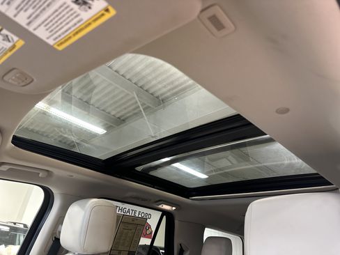 Used 2019 Ford Expedition Platinum image 4