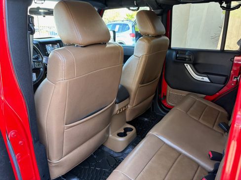 Used 2012 Jeep Wrangler Unlimited Sahara w/ Connectivity Group AWD/4WD image 17
