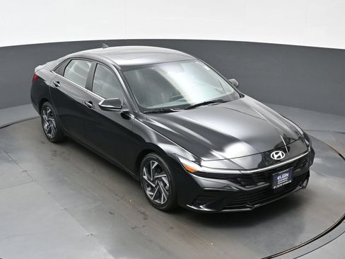 Used 2025 Hyundai Elantra SEL w/ Cargo Package FWD image 39