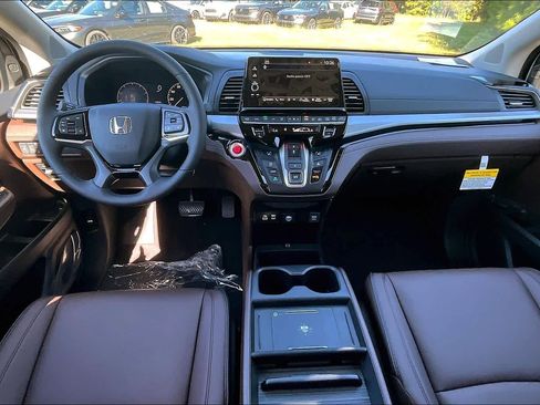 Used 2026 Honda Odyssey Touring image 5