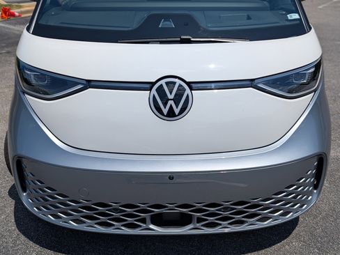 Used 2025 Volkswagen ID. Buzz Pro S Plus RWD image 12