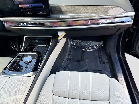 New 2026 BMW i7 eDrive50 w/ Premium Package image 18