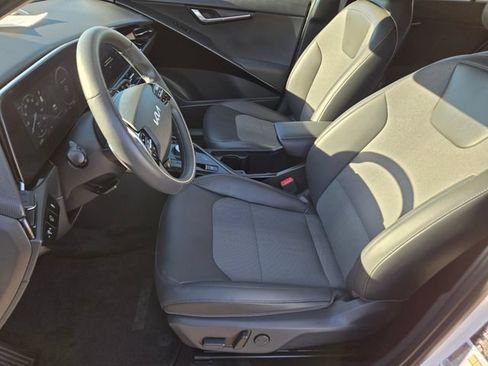 Used 2023 Kia Niro Wind w/ Wind Preserve Package FWD image 10