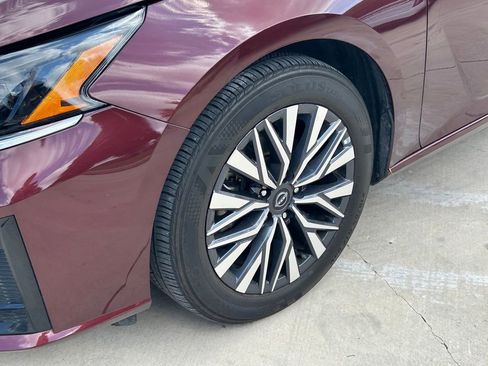 Used 2025 Nissan Altima 2.5 SV FWD image 9