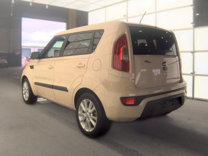 Used 2013 Kia Soul + w/ Audio Pkg FWD image 6