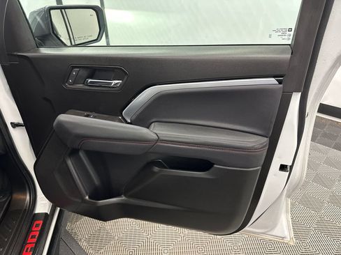 Used 2025 Chevrolet Colorado Z71 AWD/4WD image 15