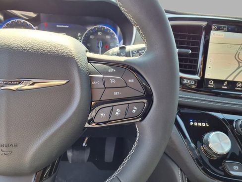 New 2026 Chrysler Pacifica Limited AWD/4WD image 13