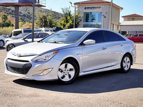 Used 2012 Hyundai Sonata Base 4dr Sedan w/ Leather Pkg image 2