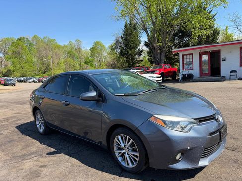 Used 2015 Toyota Corolla LE image 3