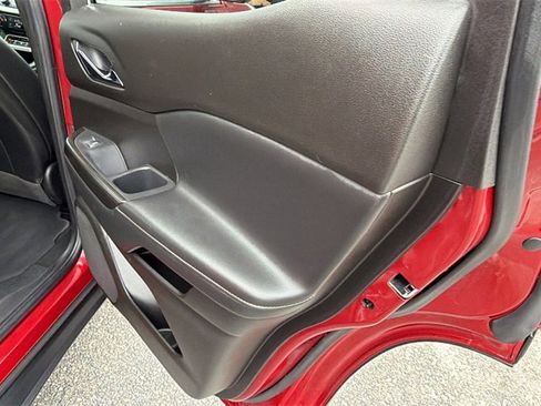 Used 2021 GMC Acadia SLT w/ Preferred Package image 18