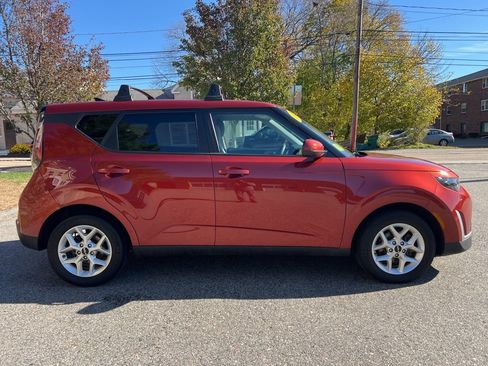Used 2023 Kia Soul LX w/ LX Technology Package image 6