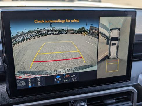 Used 2025 Toyota 4Runner Limited AWD/4WD image 7