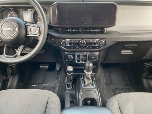 Used 2024 Jeep Wrangler Unlimited Sport AWD/4WD image 11