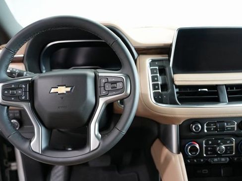Used 2024 Chevrolet Suburban Premier image 18