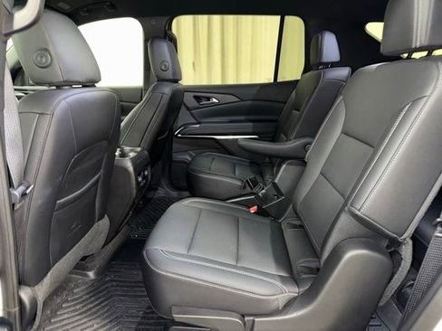 Used 2025 Chevrolet Traverse LT w/ Midnight/Sport Edition FWD image 18