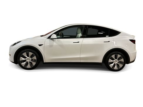 Certified 2023 Tesla Model Y Long Range AWD/4WD image 3