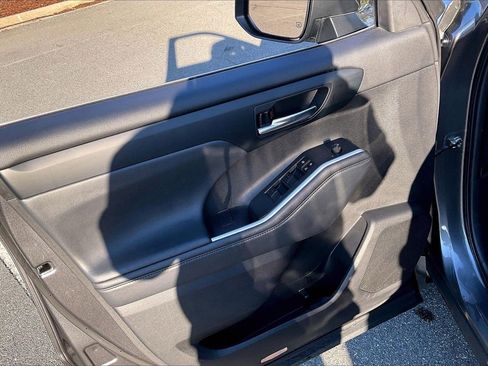 Used 2022 Toyota Highlander XLE image 28