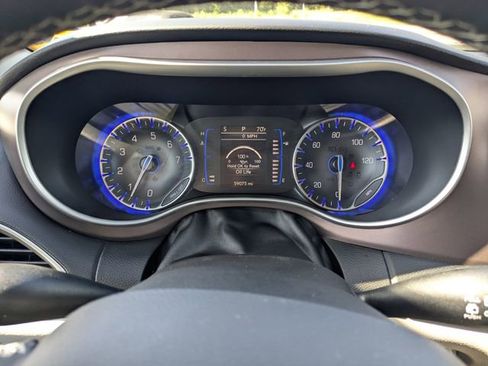 Used 2023 Chrysler Voyager LX FWD image 27
