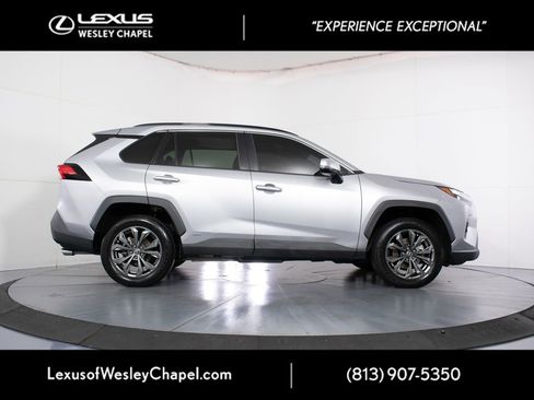 Used 2022 Toyota RAV4 XLE Premium AWD/4WD image 4