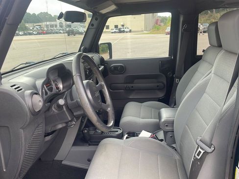 Used 2007 Jeep Wrangler Unlimited Sahara AWD/4WD image 7