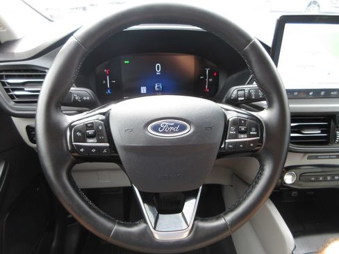 Certified 2025 Ford Escape SE FWD image 15