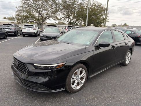 Certified 2025 Honda Accord LX image 3