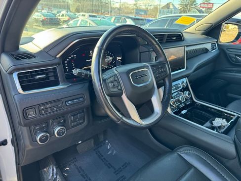 Used 2022 GMC Yukon Denali w/ Denali Premium Package image 16