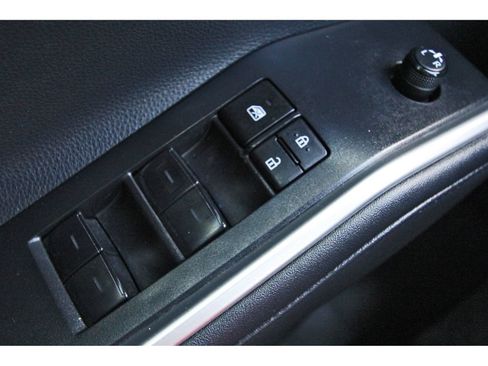 Used 2023 Toyota Highlander XLE FWD image 21