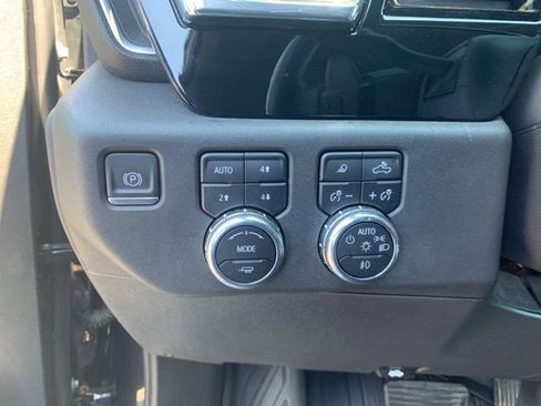 Used 2023 GMC Sierra 1500 SLT w/ SLT Premium Package AWD/4WD image 25