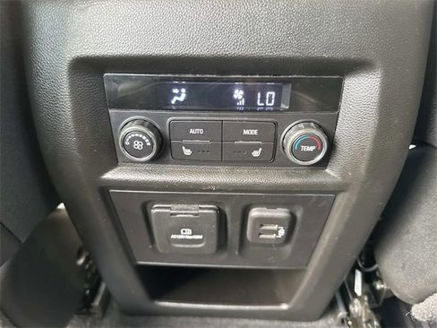 Used 2023 Chevrolet Traverse Premier image 16