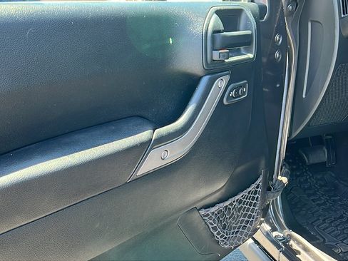 Used 2017 Jeep Wrangler Sport AWD/4WD image 14
