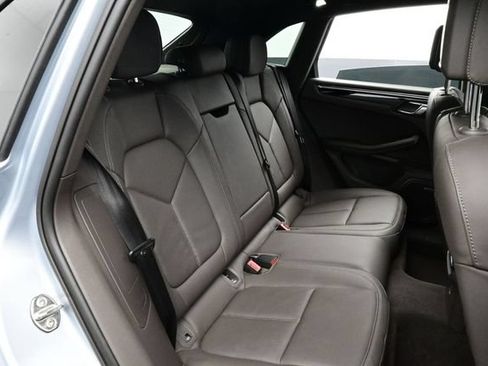 Certified 2025 Porsche Macan AWD/4WD image 17