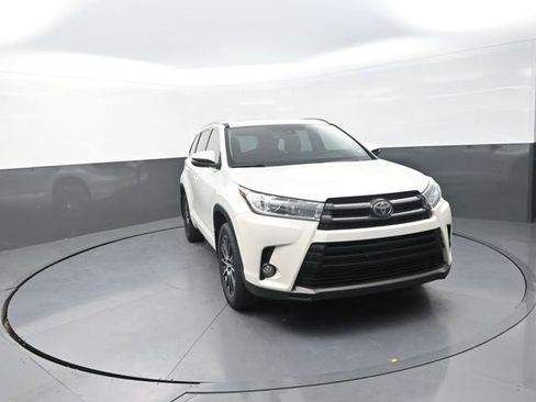Used 2018 Toyota Highlander SE AWD/4WD image 25