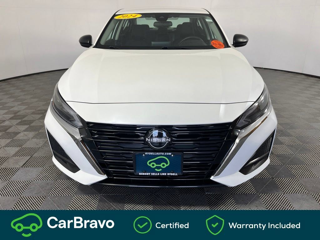 Used 2024 Nissan Altima 2.5 SV FWD image 14