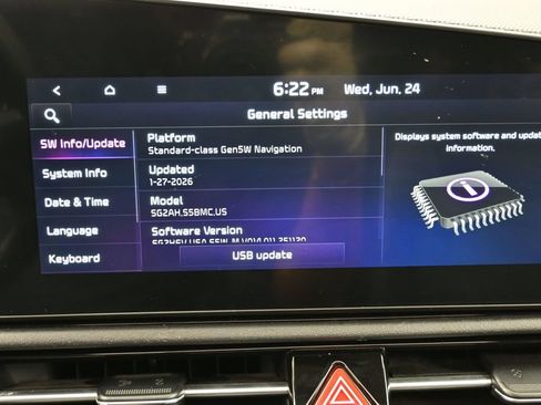 Used 2023 Kia Niro SX Touring FWD image 27