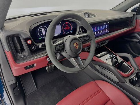 New 2026 Porsche Cayenne GTS image 4