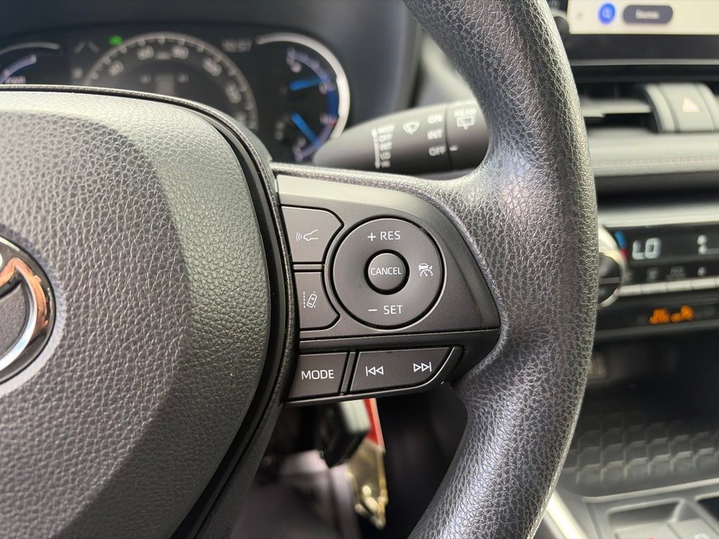 Used 2025 Toyota RAV4 LE AWD/4WD image 27
