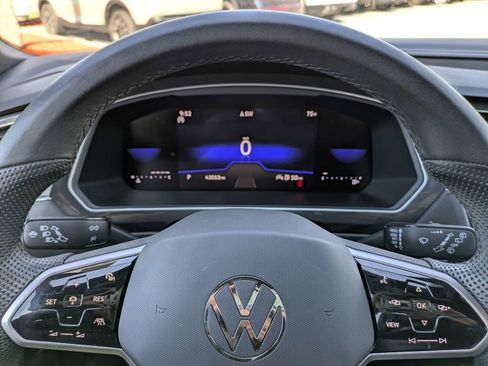 Certified 2024 Volkswagen Tiguan SE R-Line image 39