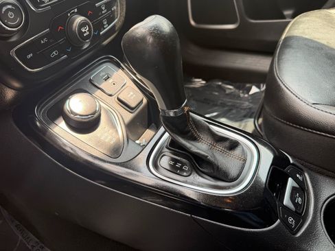 Used 2018 Jeep Compass Limited w/ Navigation Group AWD/4WD image 17